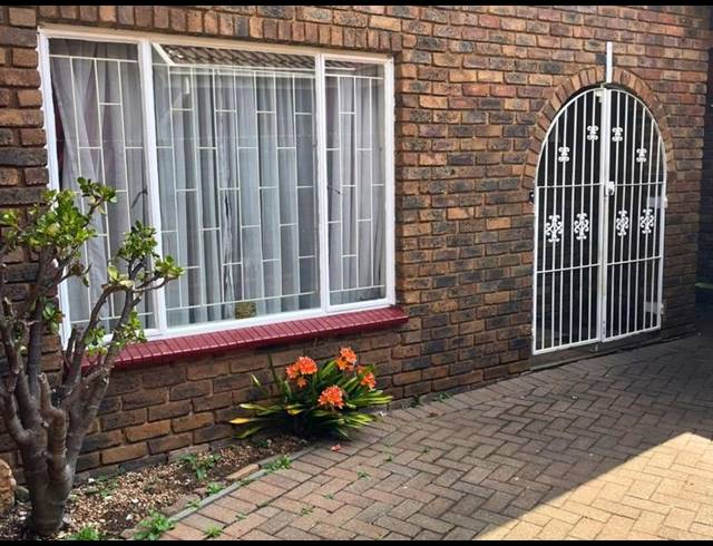 3 BEDROOM PROPERTY TO RENT IN BIRCHLEIGH NORTH